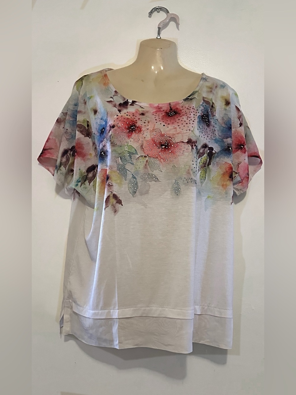 Women's White Floral Short-Sleeve Rhinestone Top